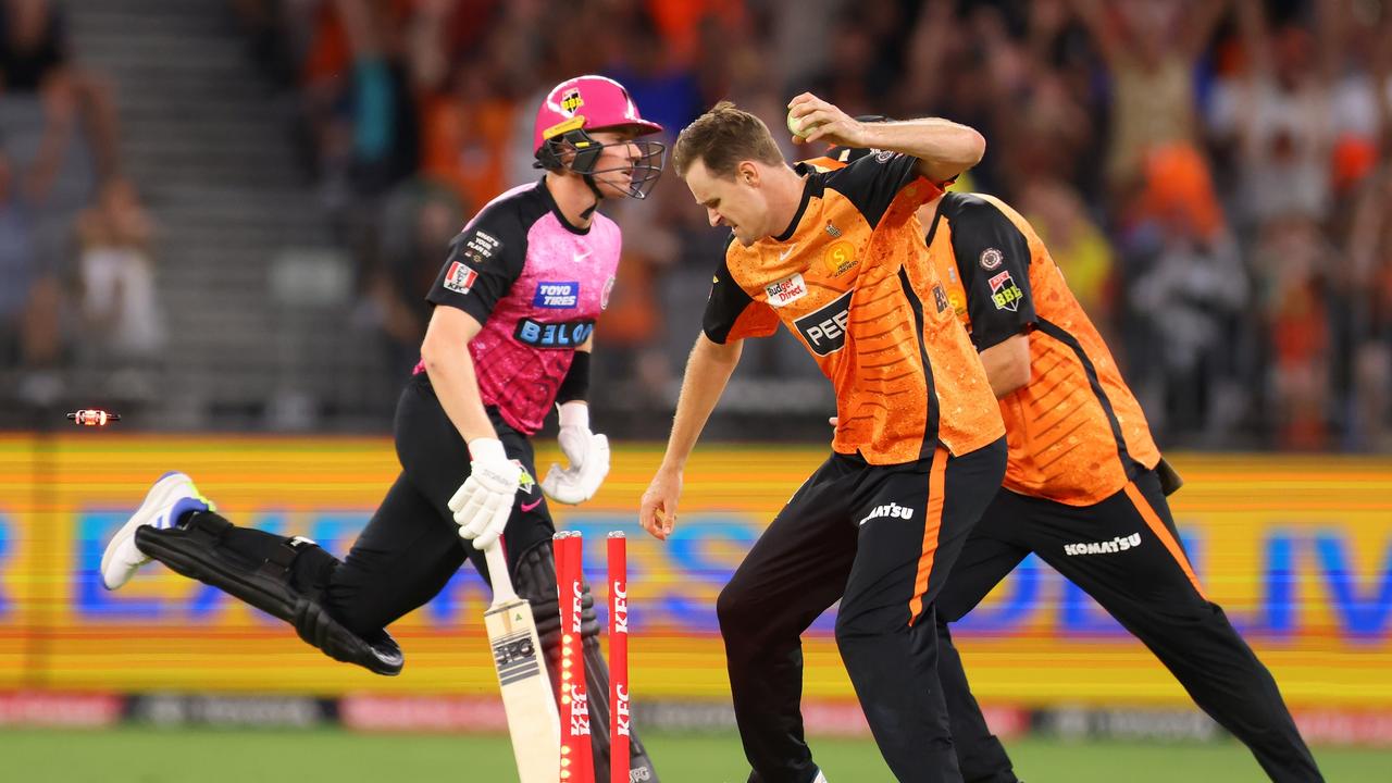 Sydney Sixers Beat Perth Scorchers In Last Ball Thriller To Leapfrog ...