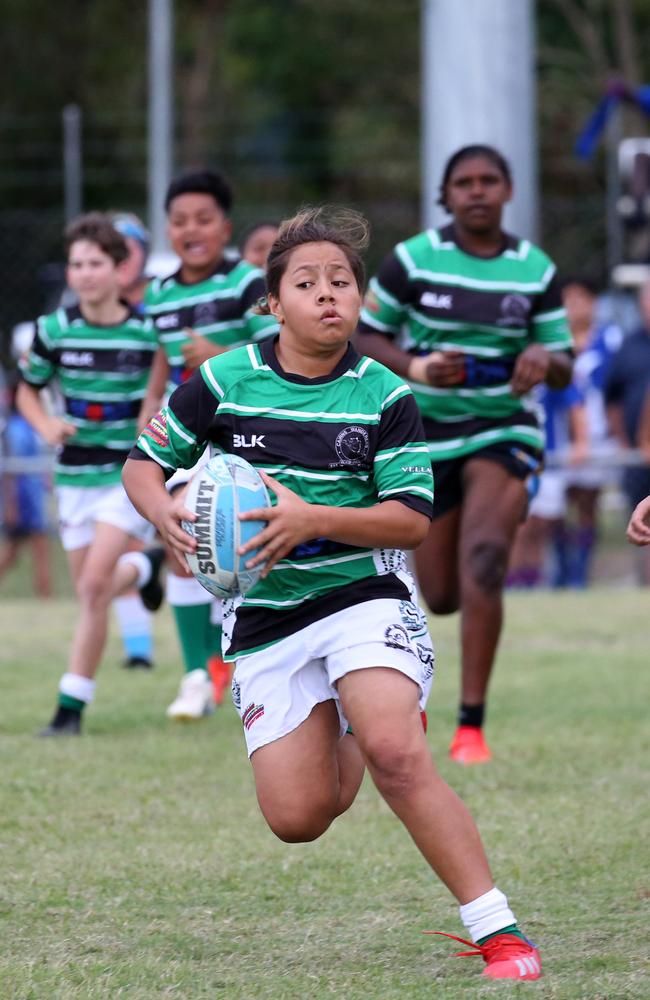 Elsiyah Laumatia puts on a step for the Wanderers in under-12s. PICTURE: ANNA ROGERS