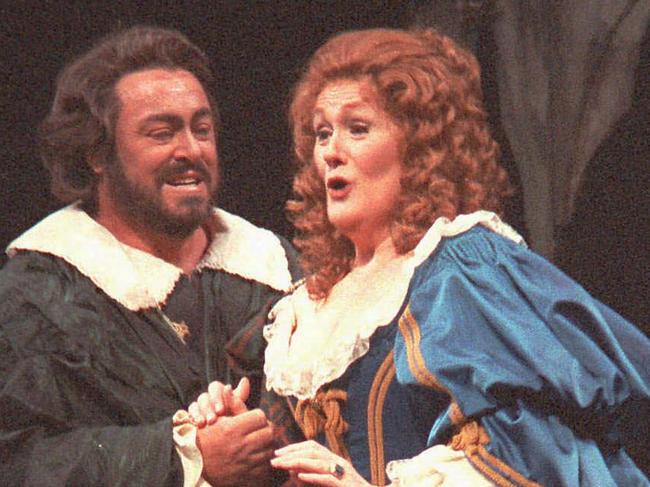 Opera singers Luciano Pavarotti and Dame Joan Sutherland sing a duet from Gaetano Donizetti's opera, 'Lucia de Lammermoor', during a dress rehearsal at New York's Metropolitan Opera 10/01/1987.