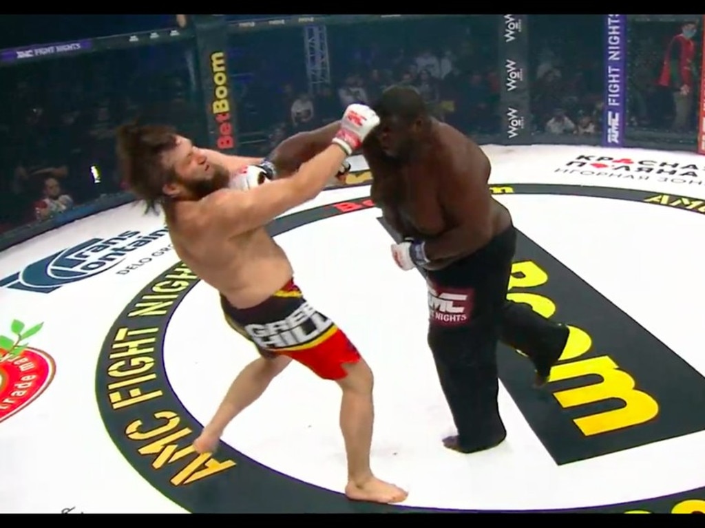 400-Pound Fighter Zuluzinho Hilariously Celebrates Victory Too Early And  Ends Up Losing MMA Bout
