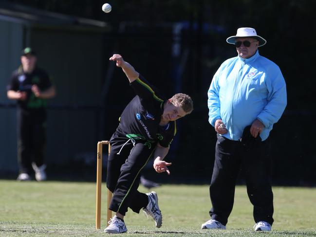 Blake Nikolic sends one down. Picture: Stuart Milligan