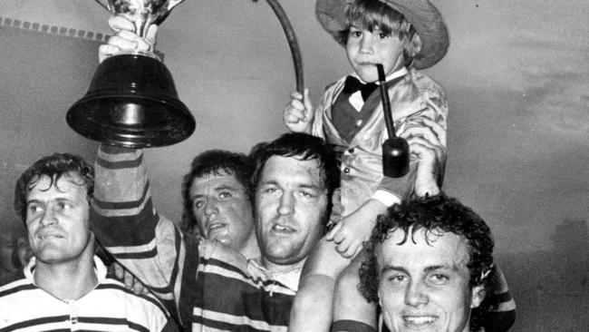 Ian Dauth, left, with teammates and David Wright who holds the 1976 President’s Cup.