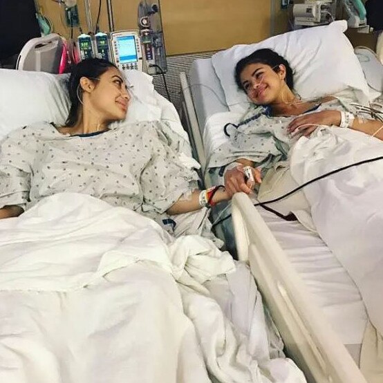 Selena Gomez (right) and her kidney donor Francia Raisa.