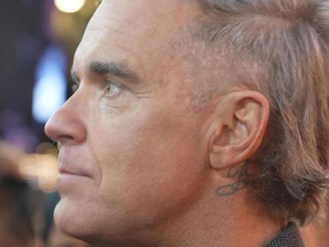 Robbie Williams planning to resit failed GSCE exams