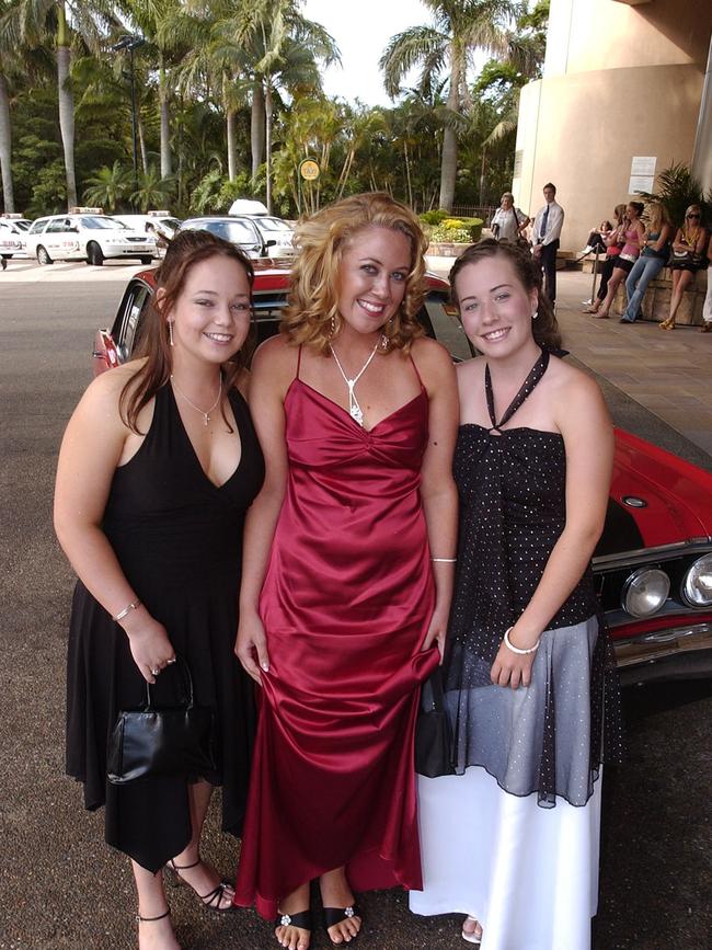 NOVEMBER 14, 2005: News. Reporter: Katie Ots. Palm Beach Currumbin State School formal at Conrad Jupiters Casino, Broadbeach. Rachael Sands, Stacey Beasley and Renee Bold. PicAlex/Carter
