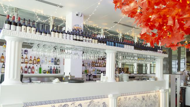 George’s Paragon has opened two new locations within The Strand at Coolangatta – George’s Paragon: Seafood Restaurant and George’s Paragon: Cocktail Bar & Cafeì.