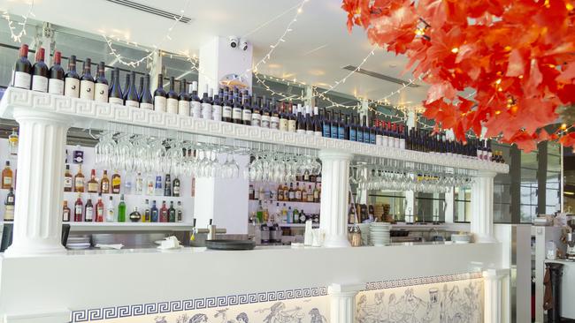 George’s Paragon has opened two new locations within The Strand at Coolangatta – George’s Paragon: Seafood Restaurant and George’s Paragon: Cocktail Bar &amp; Cafeì.