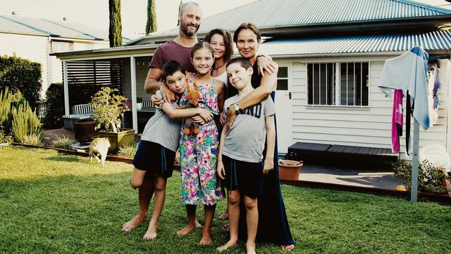 Hannah Scott with husband Trent and family. Picture: Justine Walpole