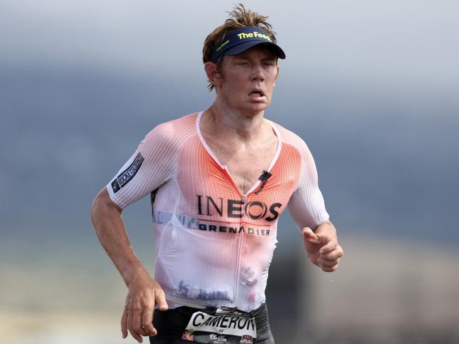 KAILUA KONA, HAWAII - OCTOBER 26: Cameron Wurf of Australia competes in the run portion during the VinFast IRONMAN World Championship on October 26, 2024 in Kailua Kona, Hawaii.  (Photo by Ezra Shaw/Getty Images for IRONMAN)