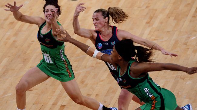 Eboni Usoro-Brown (right) played for West Coast Fever in 2013.