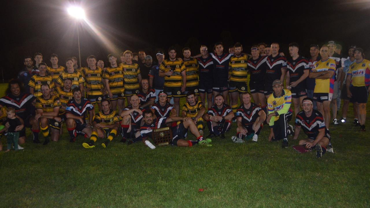 Wattle Warriors and Warwick Cowboys huddle round for a after game shot following Cowboys' 2021 Barrett Shield victory.