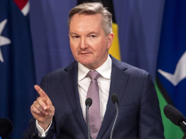 SYDNEY, AUSTRALIA. NewsWire Photos.December 13, 2024.Australian Federal Minister for Climate Change and Energy Chris Bowen holds a press conference in Sydney. Picture: NewsWire / Jeremy Piper