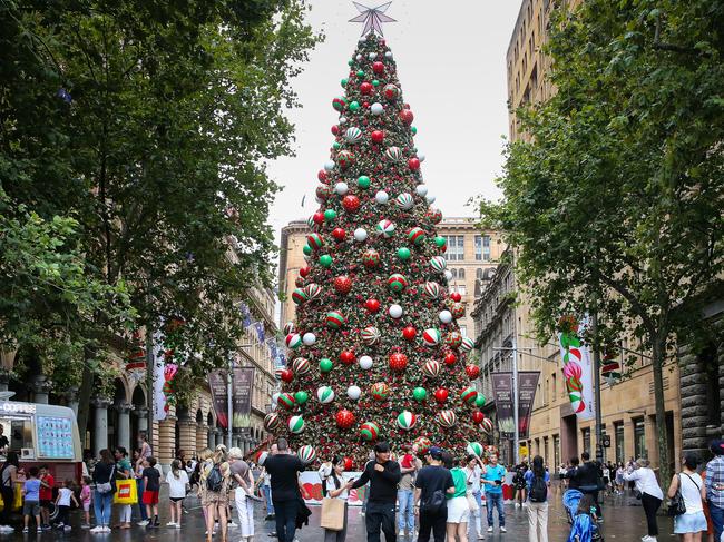 SYDNEY, AUSTRALIA: Newswire Photos: DECEMBER 24 2023: A view of the Christmas Tree on display in Martin Place in the CBD in Sydney as the grey wet weather continues today on Christmas Eve. Photo by: NCA Newswire/ Gaye Gerard