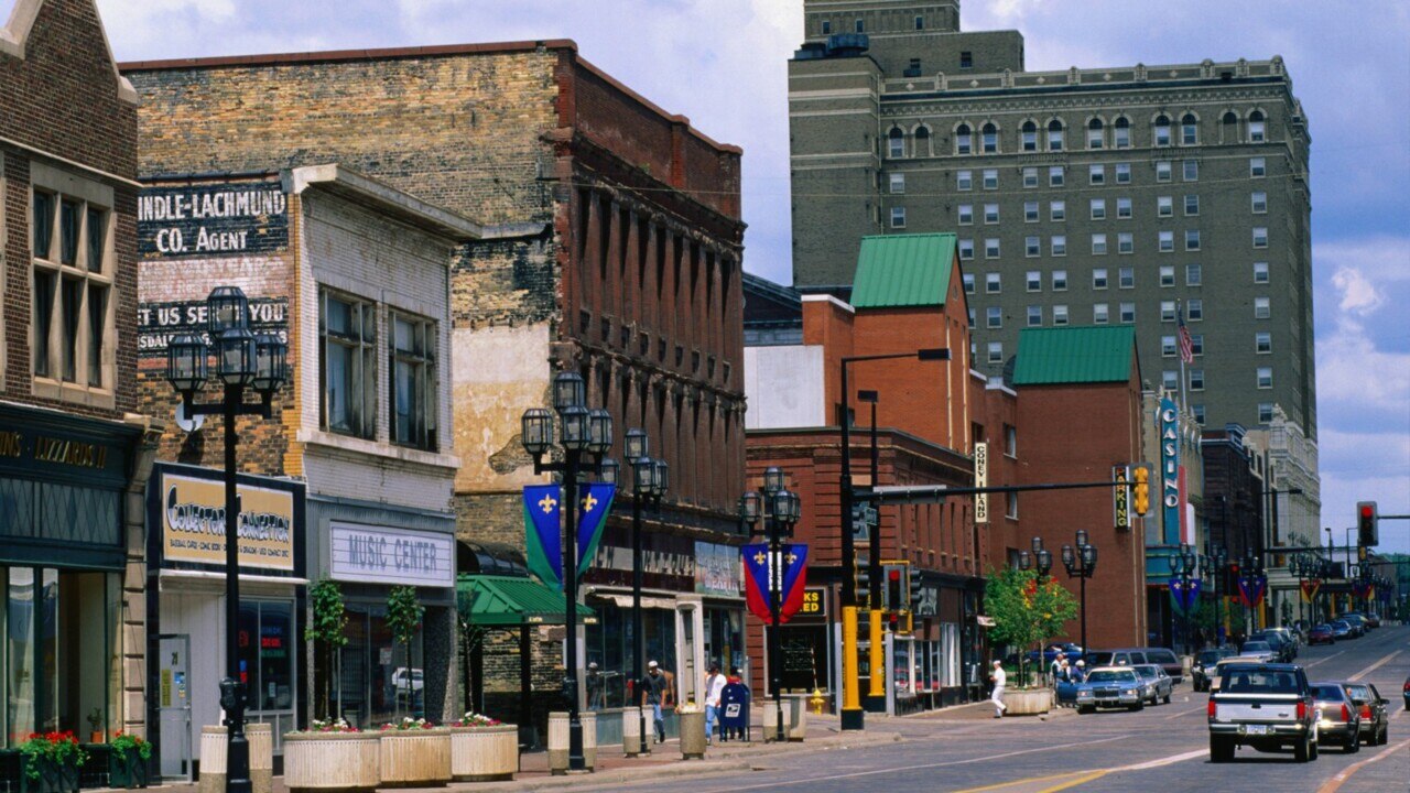 'This is what life's like now': People in Minnesota 'learning to live with the virus'