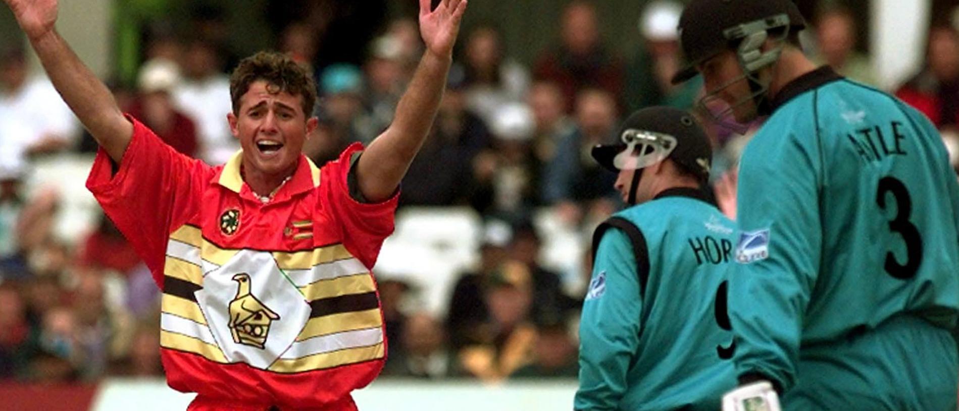 Cricketer Guy Whittall (l) with Matthew Horne (c).
Cricket - New Zealand vs Zimbabwe World Cup match in Leeds 06 Jun 1999. a/ct
/Cricket/World/Cup