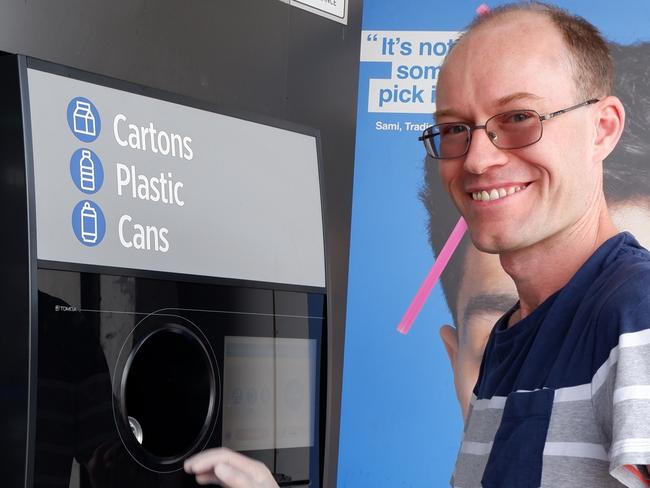 Pavel Khroustalev recycles drink containers for money using TOMRA reverse vending machines.