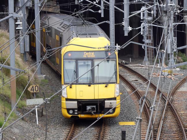 SYDNEY, AUSTRALIA - NewsWire Photos OCTOBER 16, 2024: A train leaving Hornsby train station.Picture: NewsWire / Damian Shaw