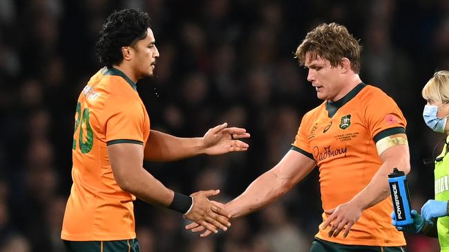 LONDON, ENGLAND - NOVEMBER 13: Pete Samu of Australia greets Michael Hooper of Australia as he is replaced during the Autumn Nations Series match between England and Australia at Twickenham Stadium on November 13, 2021 in London, England. (Photo by Shaun Botterill/Getty Images)