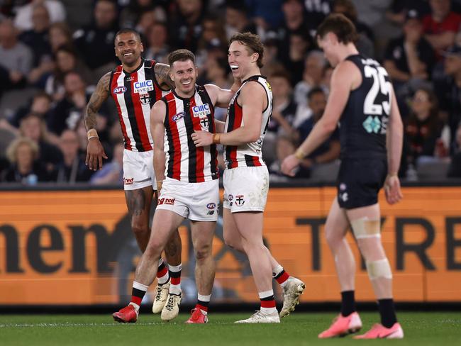 MELBOURNE, AUSTRALIA – AUGUST 25: Jack Higgins of the Saints celebrates a goal during the round 24 AFL match between Carlton Blues and St Kilda Saints at Marvel Stadium, on August 25, 2024, in Melbourne, Australia. (Photo by Darrian Traynor/Getty Images)