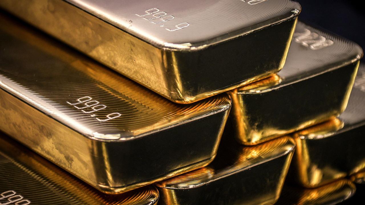 Buying physical gold may be a sound investment while stocks are overvalued (Photo by DAVID GRAY / AFP)