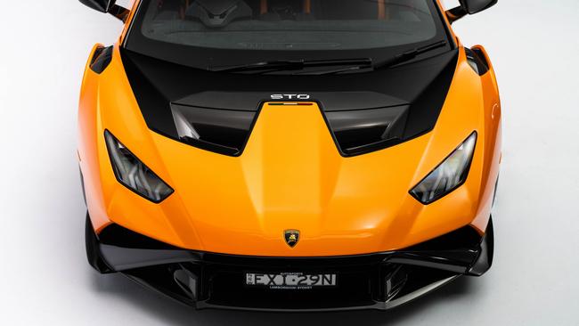 Stephen Corby reviews the Lamborghini Huracan STO.