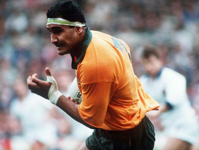 Willie Ofahengaue in action during the 1991 Rugby World Cup.