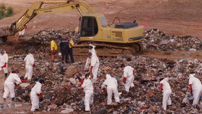 May 24, 1999: Police search through rubbish at Labrador tip for the body of Japanese millionaire Hamago Kitayama who was reported missing by wife on May 17, 1999 from their Gold Coast apartment. Pic Troy Purdue.