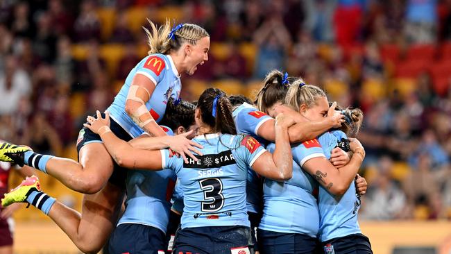 BRISBANE, AUSTRALIA - MAY 16: Emma Tonegato of New South Wales  celebrates with team mates after scoring a try during game one of the 2024 Women's State of Origin series between Queensland and New South Wales at Suncorp Stadium on May 16, 2024 in Brisbane, Australia. (Photo by Bradley Kanaris/Getty Images)