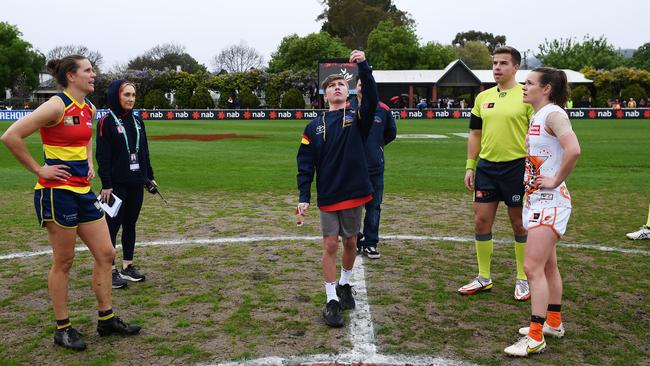 Captains Chelsea Randall of the Crows and Alicia Eva of the Giants. Photo by Mark Brake/Getty Images