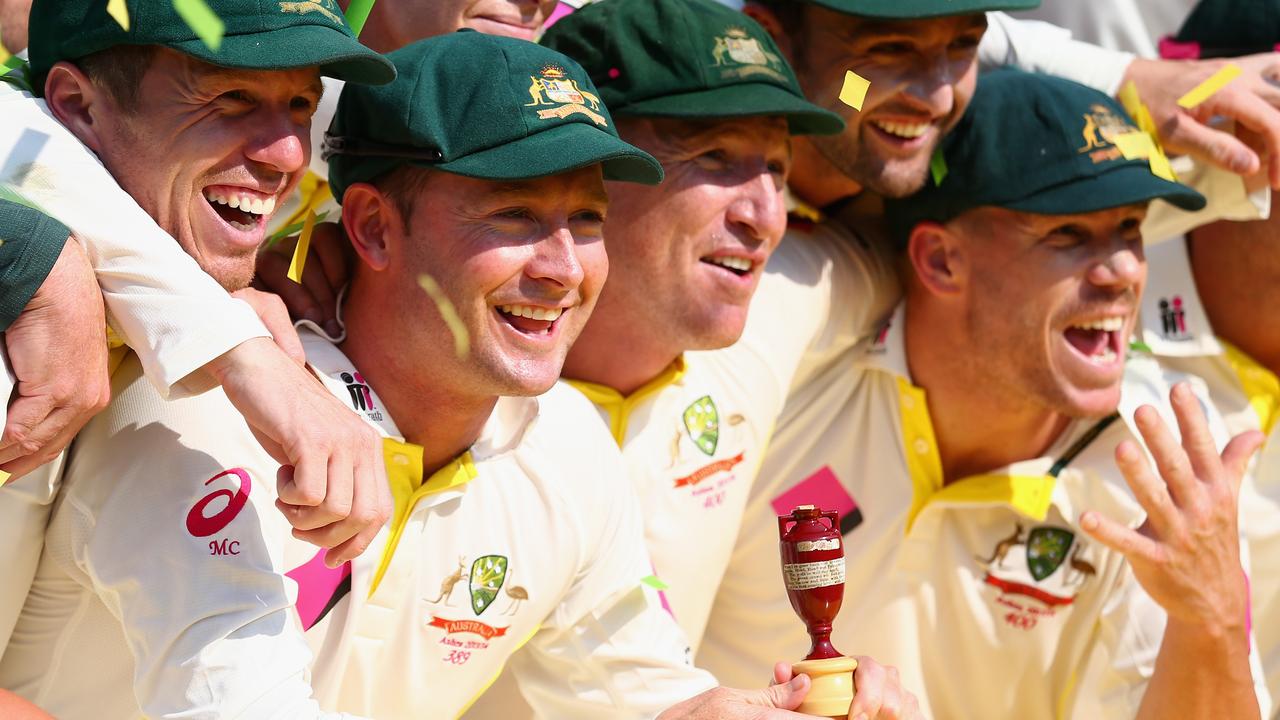 SYDNEY, AUSTRALIA - JANUARY 05: Michael Clarke of Australia lifts the urn during day three of the Fifth Ashes Test match between Australia and England at Sydney Cricket Ground on January 5, 2014 in Sydney, Australia. (Photo by Ryan Pierse/Getty Images)