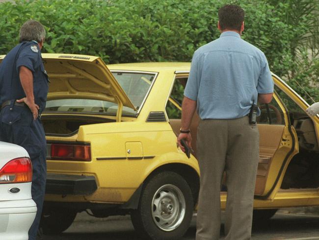 24 mar 1999 Armed hold up NAB Bank Browns Plains Pic/Norrish Police officers with car used by robbers - crime qld robbery shooting - constable scutts shot 35/B/9721/9722