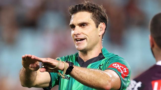 Referee Ziggy Przeklasa-Adamski. Photo by Mark Kolbe/Getty Images