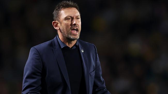 GOSFORD, AUSTRALIA - MAY 25: Victory head coach Tony Popovic calls instructions during the A-League Men Grand Final match between Central Coast Mariners and Melbourne Victory at Industree Group Stadium on May 25, 2024, in Gosford, Australia. (Photo by Robert Cianflone/Getty Images)