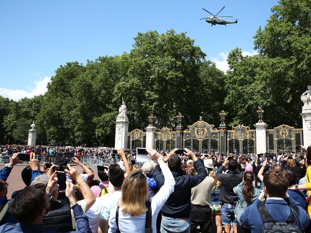 Crowds outside Buckingham Palace. Picture: Dan Kitwood/Getty Images