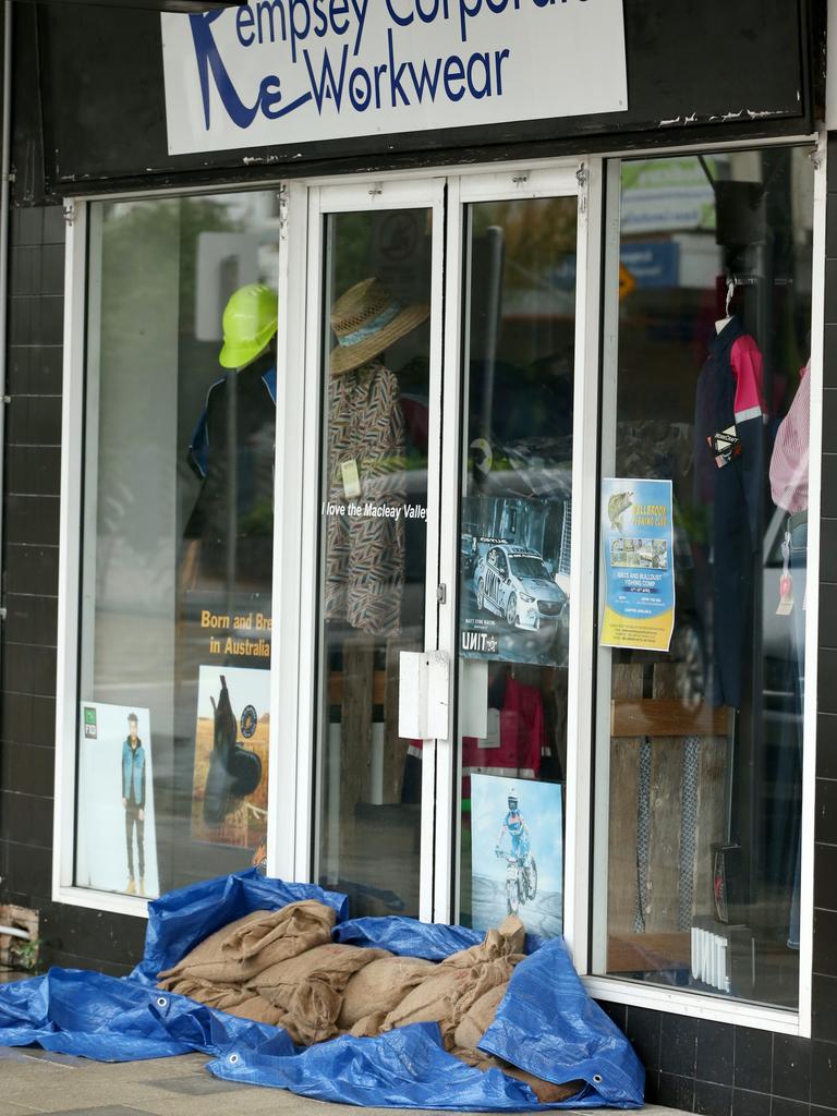 Heavy rain continues to batter the NSW mid north coast causing major flooding. Shops sanbagged in the Kempsey CBD. Nathan Edwards