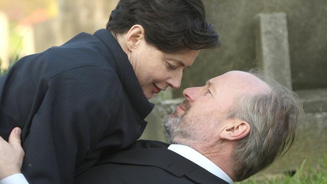 Actor Isabella Rossellini with William Hurt in scene from film Late Bloomers.