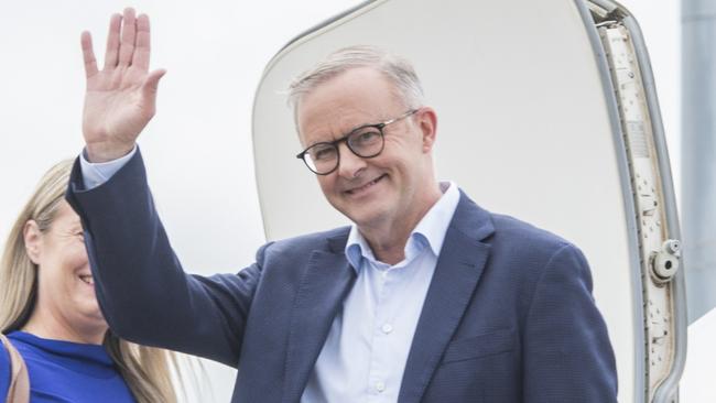 POOL PHOTO_Federal Opposition leader Anthony Albanese out of COVID isolation with his partner Jodie Haydon boarding a flight at Sydney Airport Jet Aviation base to fly Perth to continue campaigning. 29th April 2022 Photo: Steven Siewert