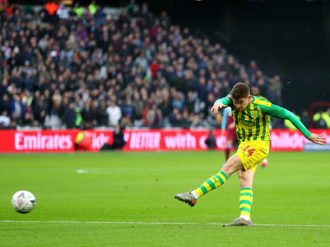LONDON, ENGLAND - JANUARY 25: Conor Townsend of West Bromwich Albion scores his team's first goal during the FA Cup Fourth Round match between West Ham United and West Bromwich Albion at The London Stadium on January 25, 2020 in London, England. (Photo by Catherine Ivill/Getty Images)
