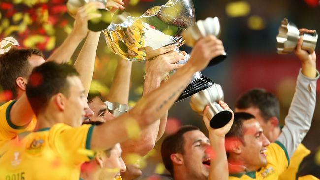 SYDNEY, AUSTRALIA - JANUARY 31: Australia holds up the Asian Cup and celebrate after winning the 2015 Asian Cup final match between Korea Republic and the Australian Socceroos at ANZ Stadium on January 31, 2015 in Sydney, Australia. (Photo by Mark Nolan/Getty Images)