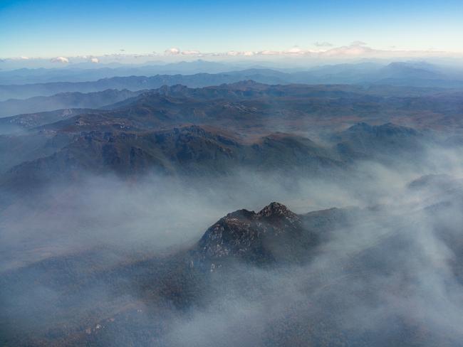 2019 Tasmanian bush fires. Centre Star emerging from smoke - at Southwest National Park. . Picture - LUKE TSCHARKE / PAR AVION