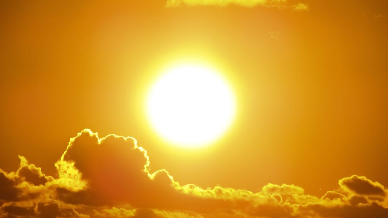 Queensland heatwave forecasted to linger for several days