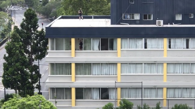 SERT officers in complex during Brisbane siege