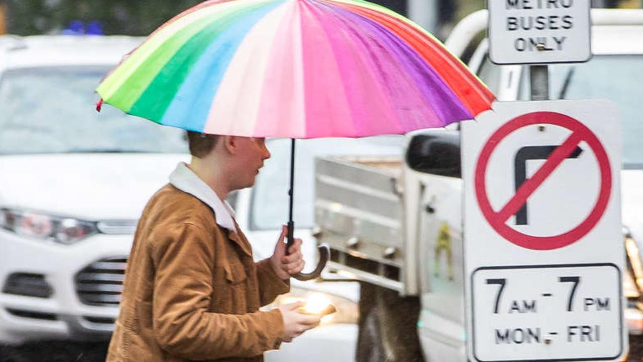 Thousands without power as SA swelters through hot and muggy night