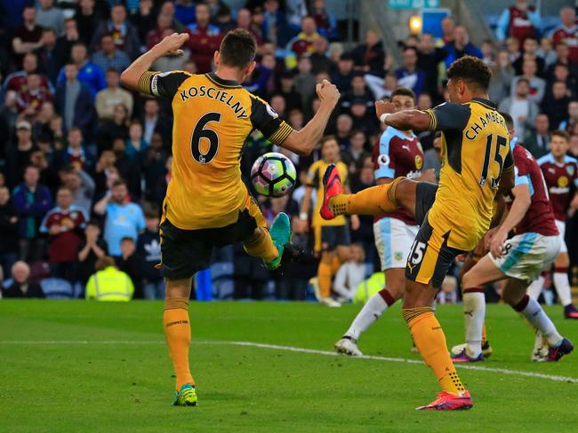 Arsenal's French defender Laurent Koscielny (L) deflects the ball into the net from English midfielder Alex Oxlade-Chamberlain's shot as Arsenal score a last minute winning goal during the English Premier League football match between Burnley and Arsenal at Turf Moor in Burnley, north west England on October 2, 2016. Arsenal won the game 1-0. / AFP PHOTO / Lindsey PARNABY / RESTRICTED TO EDITORIAL USE. No use with unauthorized audio, video, data, fixture lists, club/league logos or 'live' services. Online in-match use limited to 75 images, no video emulation. No use in betting, games or single club/league/player publications.  /
