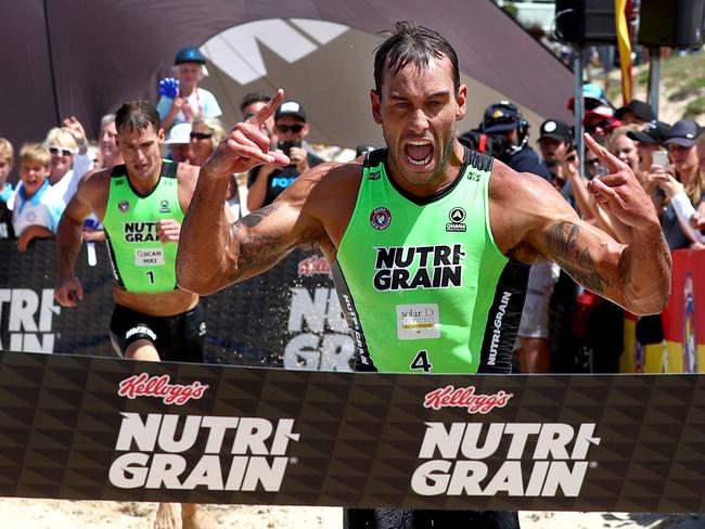 l Matt Poole crosses the line to win the race and the 2017 Nutri-Grain Ironman series in front of runner up Shannon Eckstein at North Cronulla Beach. Picture : Gregg Porteous