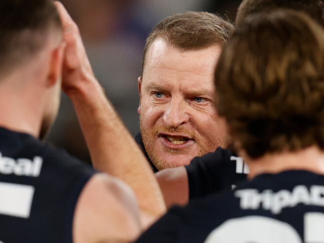 AFL coach‘s old-fashioned spray turns heads