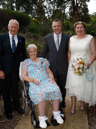 Couple hold their wedding at Peninsula Health palliative care unit so ...