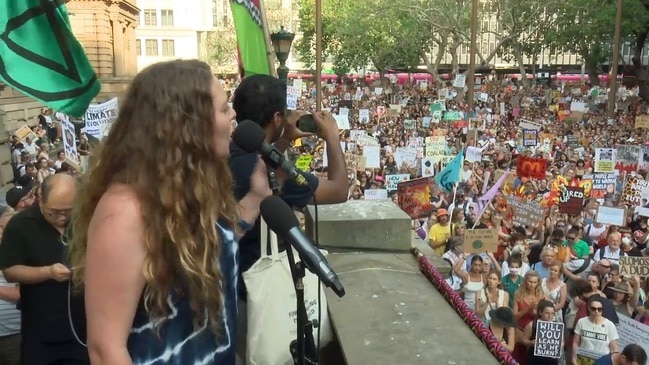 Thousands chant ’Sack ScoMo’ in Sydney climate change rally