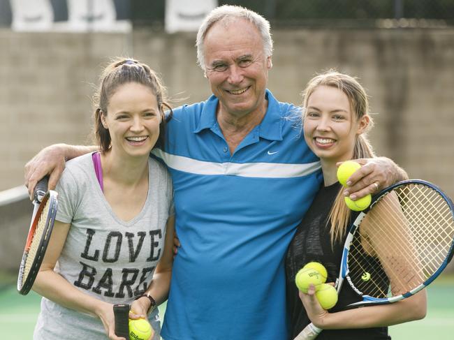 Bennelong candidate John Alexander with his daughters Georgia and Emily. Picture: Tim Pascoe