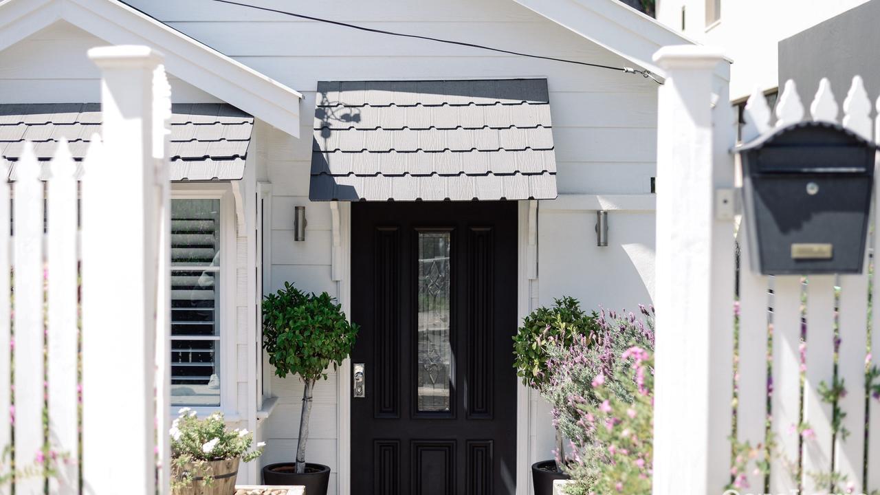 17 Carlisle St, Rose Bay last traded for $2.76m in 2019.